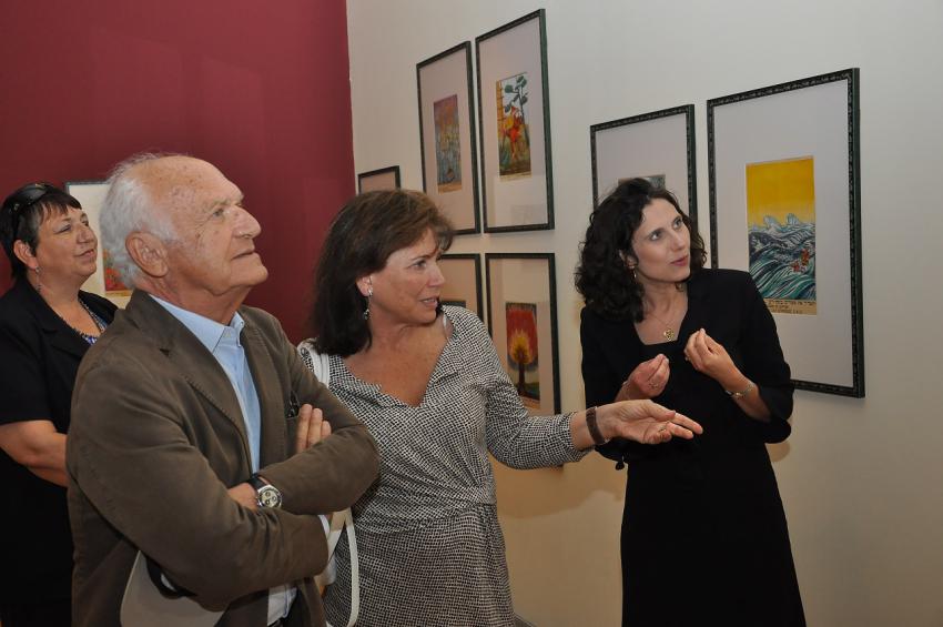 Anne Sinclair et Pierre Nora guidé par Eliad Moreh-Rosenberg, la directrice du département d'art de Yad Vashem